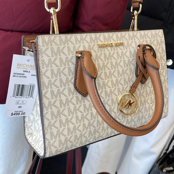 Michael Kors Small Sheila Satchel Crossbody
Vanilla 
NWT - Picture 9 of 16